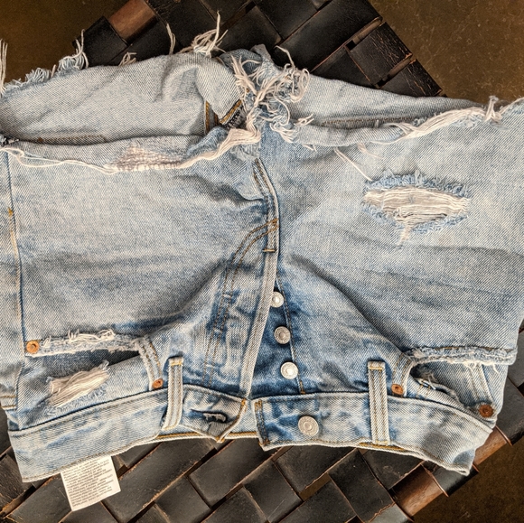 LEVIS WEDGIE FIT SHORTS SIZE 26 - Picture 4 of 4